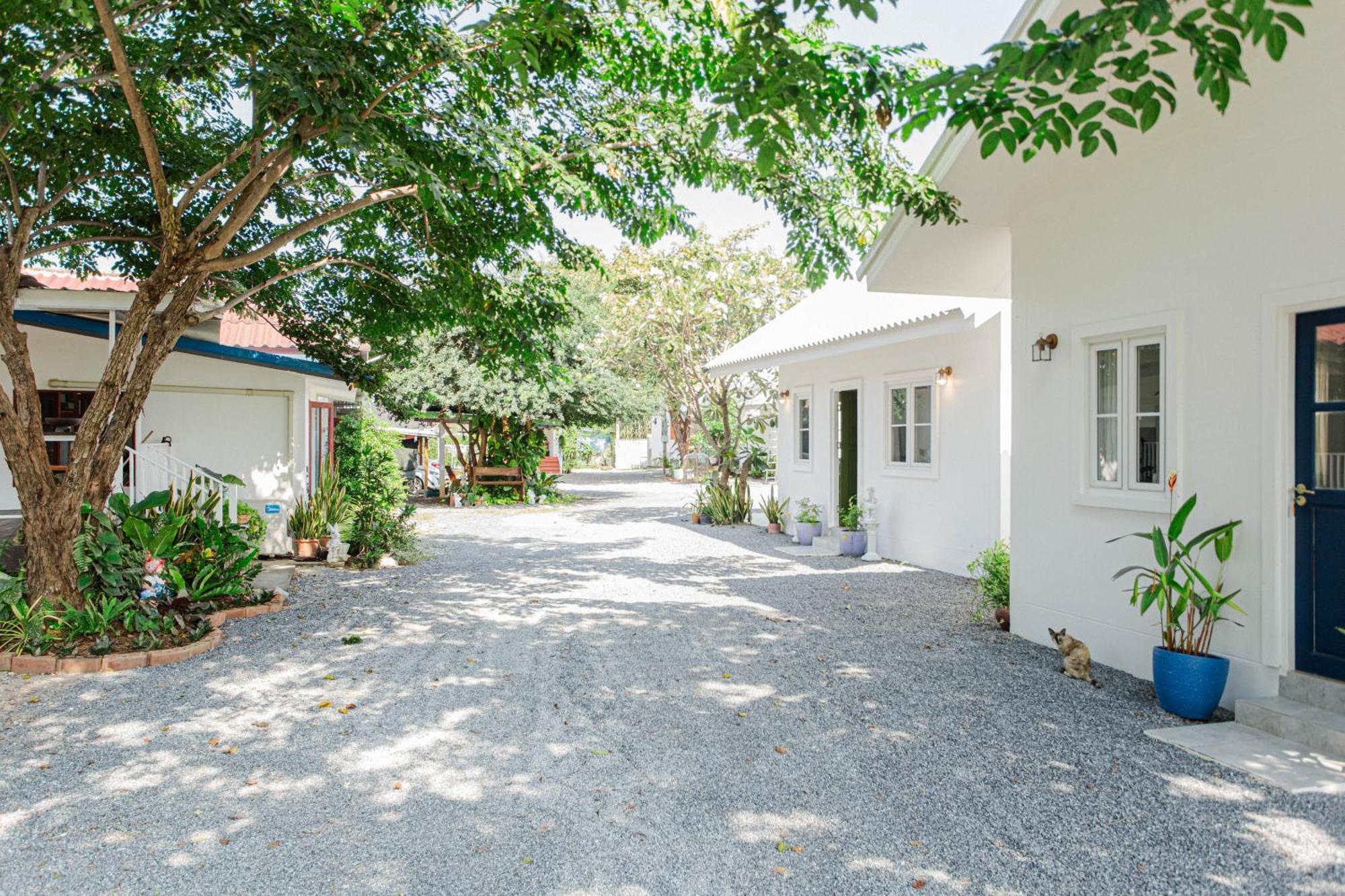Vawa Guesthouse Kanchanaburi Esterno foto
