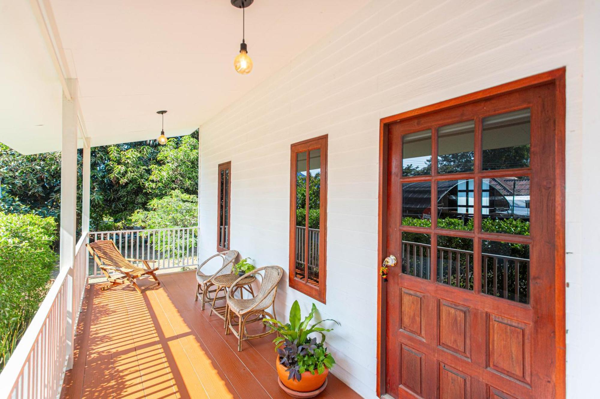 Vawa Guesthouse Kanchanaburi Esterno foto